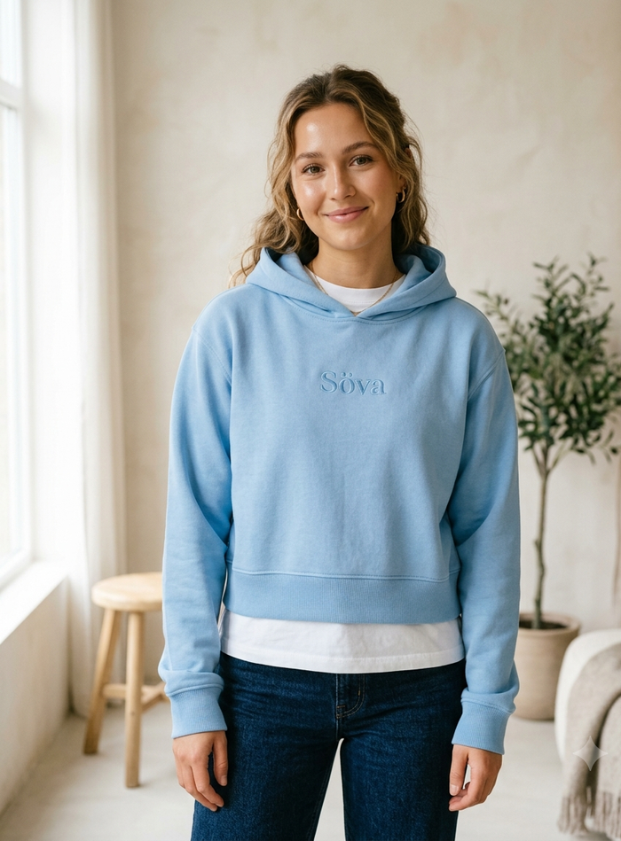Frost Lightweight Hoodie in Himmel Sky Blue with Söva embroidery