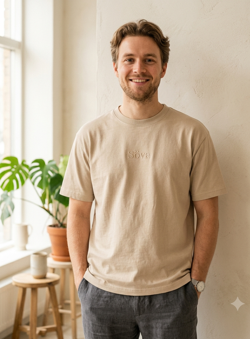 Sol Everyday Tee in Sand with Söva embroidery