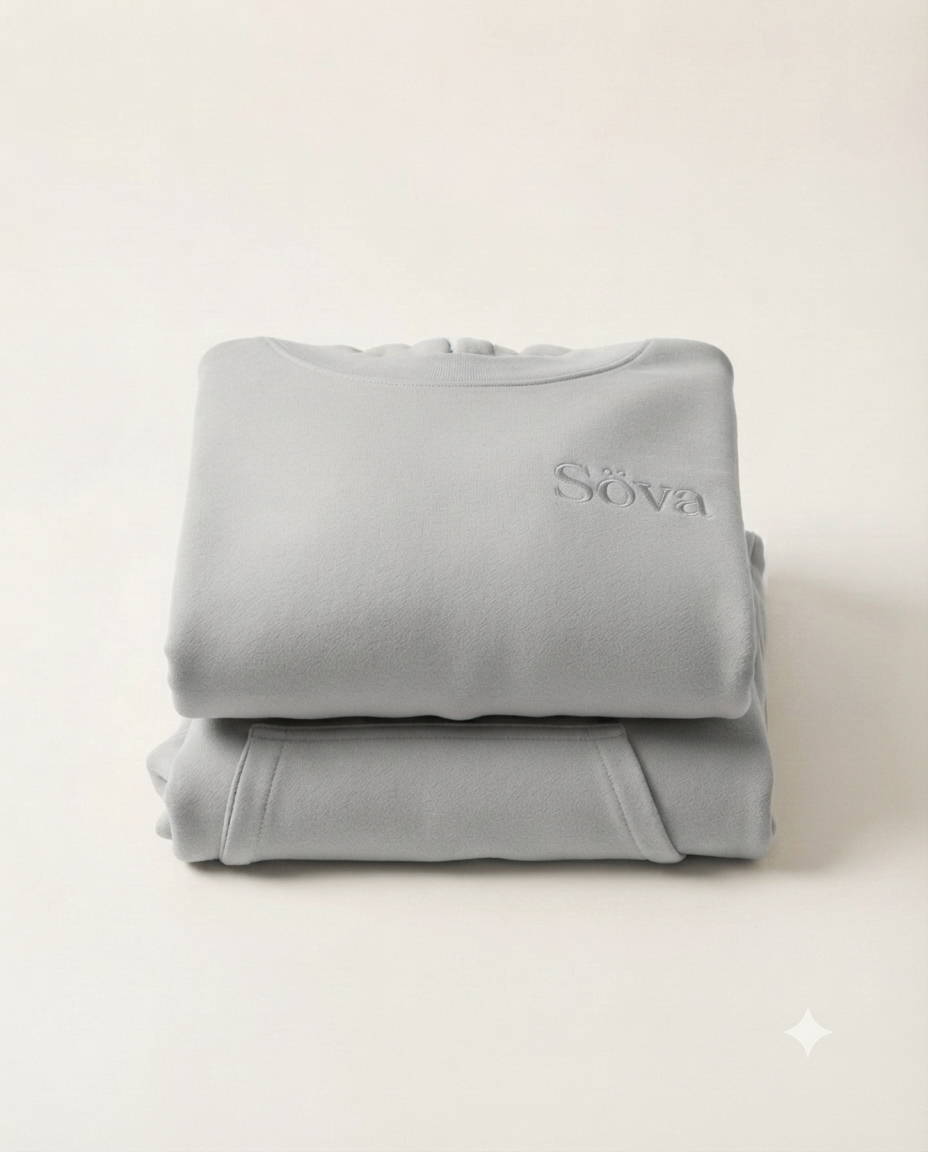 Drömmar Lounge Set — Dimma (Mist Grey) colorway, studio